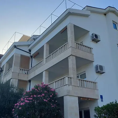 Apartment Eti Bol
